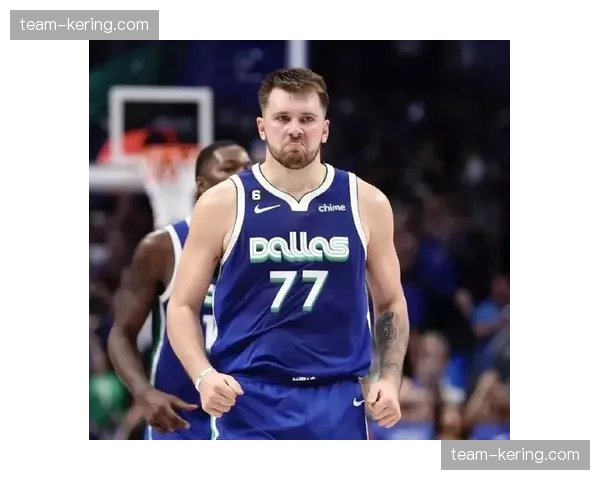 东契奇赛季总得分突破2000分 得分王争夺战领先亚历山大116分